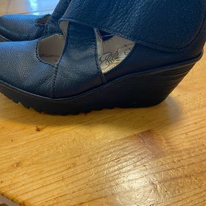 FLY London Strap Velcro shoe (black)